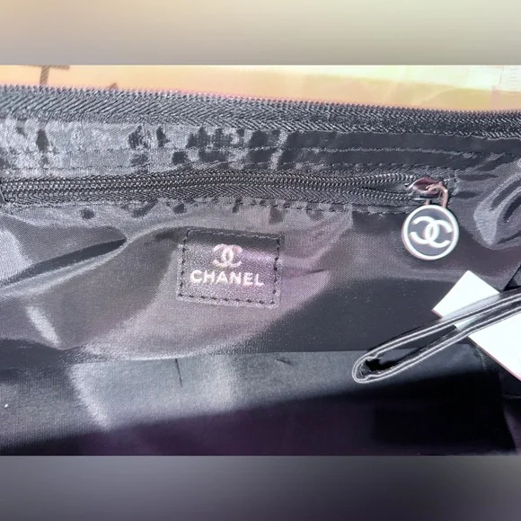 CHANEL Black Zippered Pouch - Picture 4 of 7